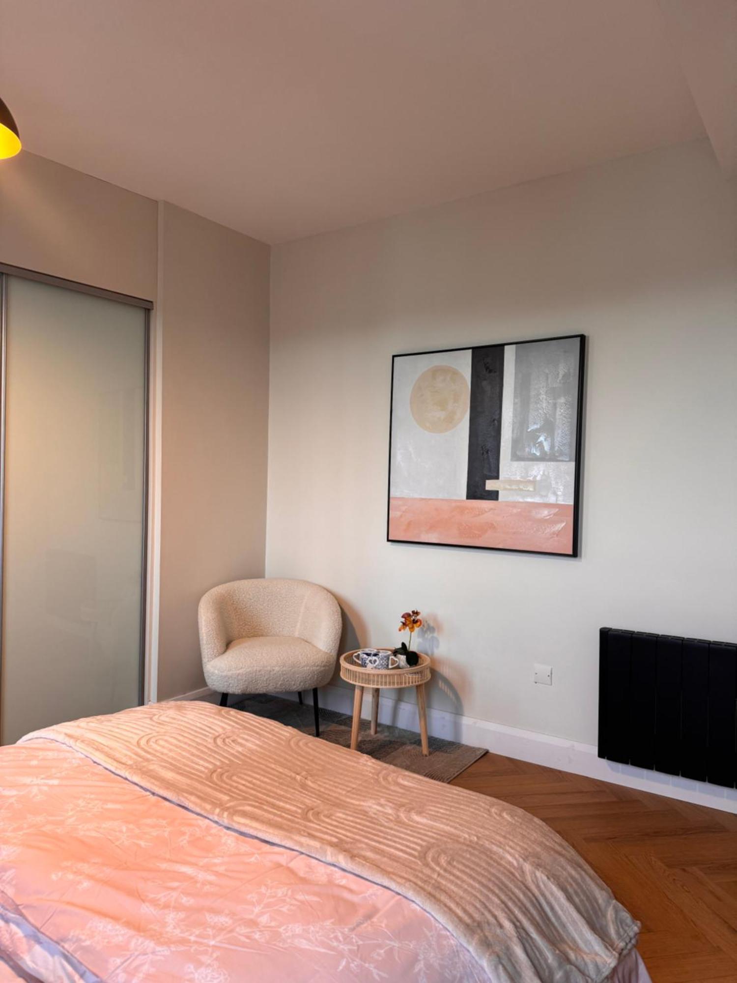 Finnstown Hall- Private Room In Shared Apartment With The Host 더블린 외부 사진