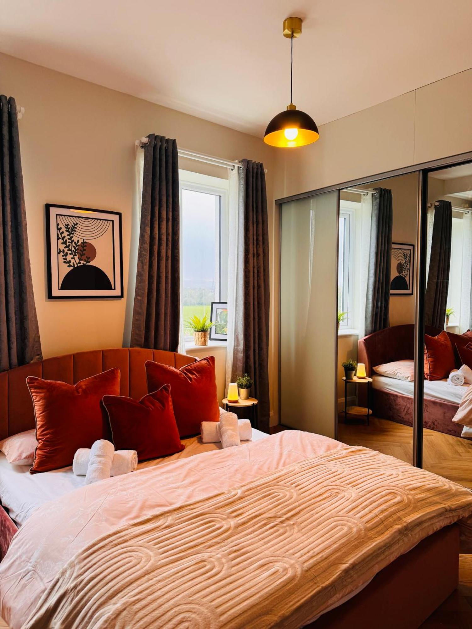 Finnstown Hall- Private Room In Shared Apartment With The Host 더블린 외부 사진