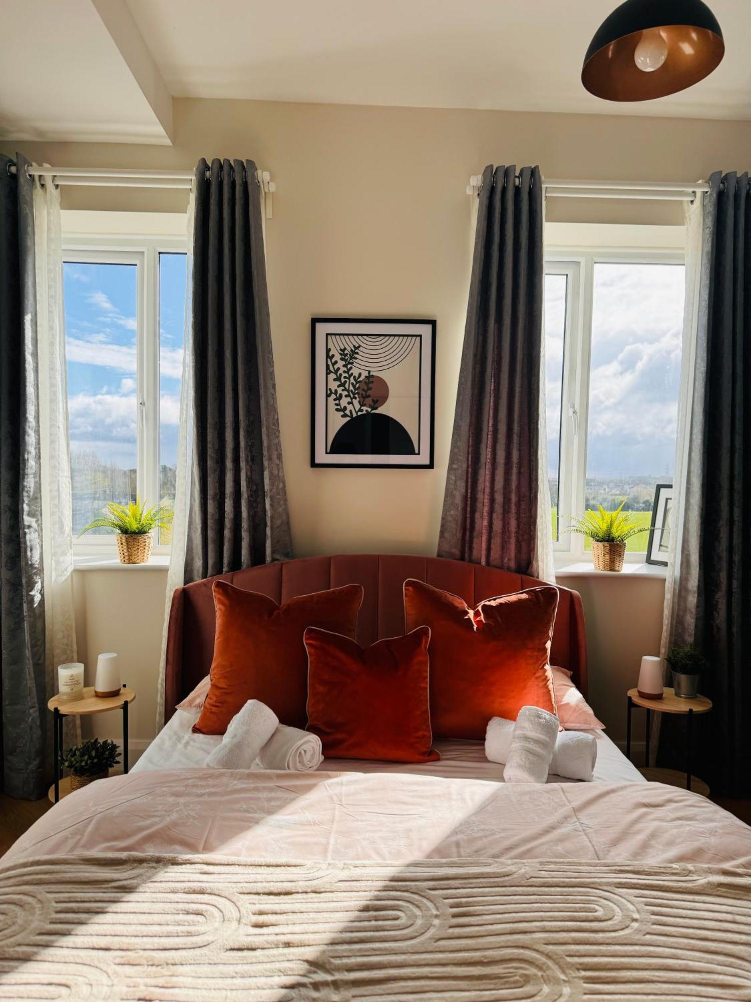 Finnstown Hall- Private Room In Shared Apartment With The Host 더블린 외부 사진