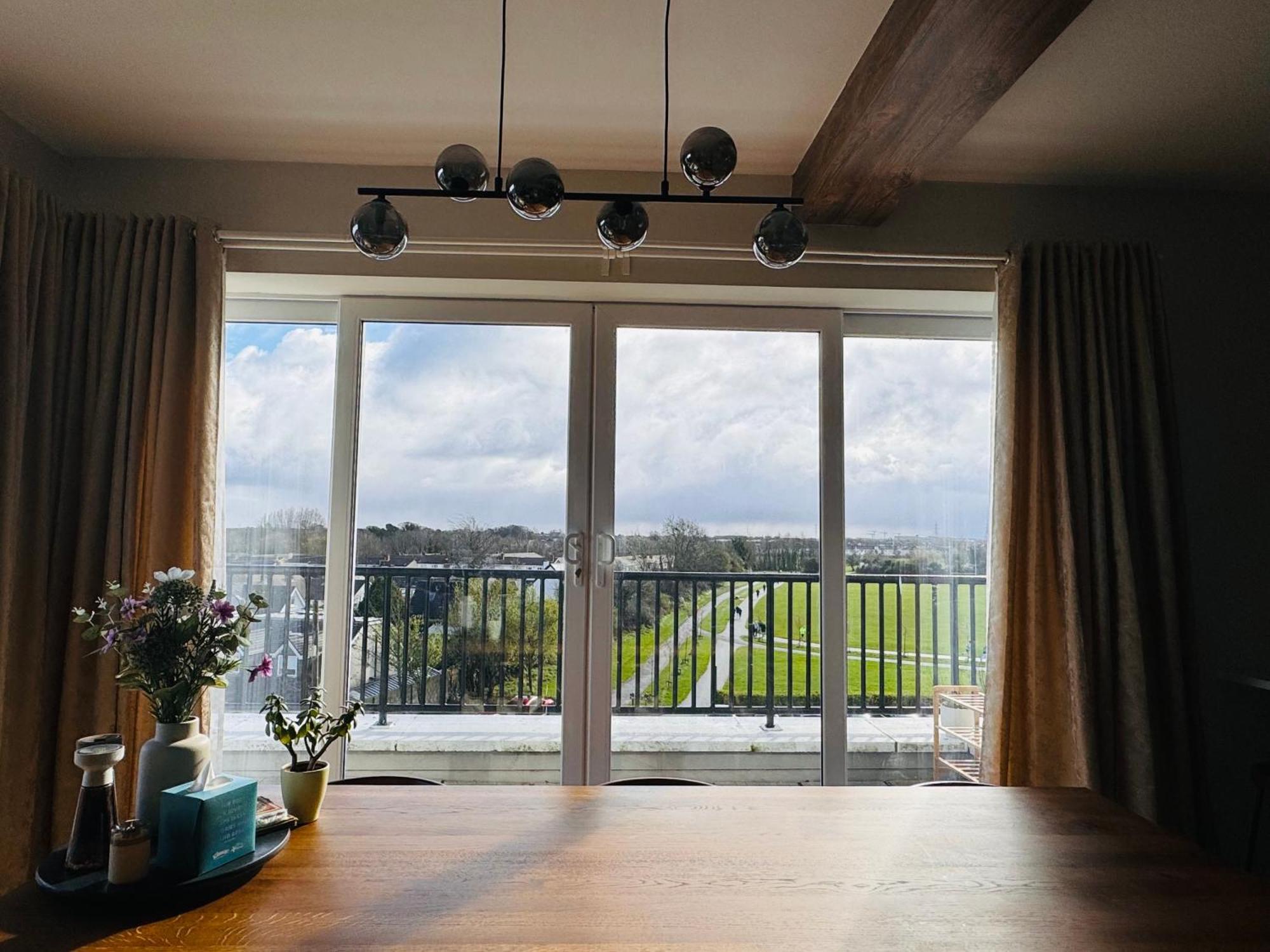 Finnstown Hall- Private Room In Shared Apartment With The Host 더블린 외부 사진