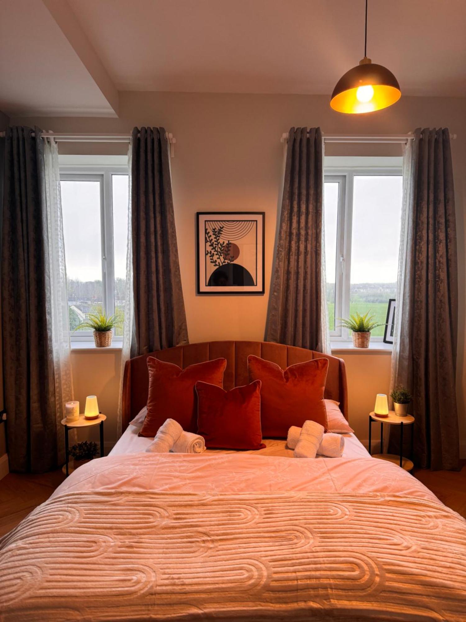 Finnstown Hall- Private Room In Shared Apartment With The Host 더블린 외부 사진