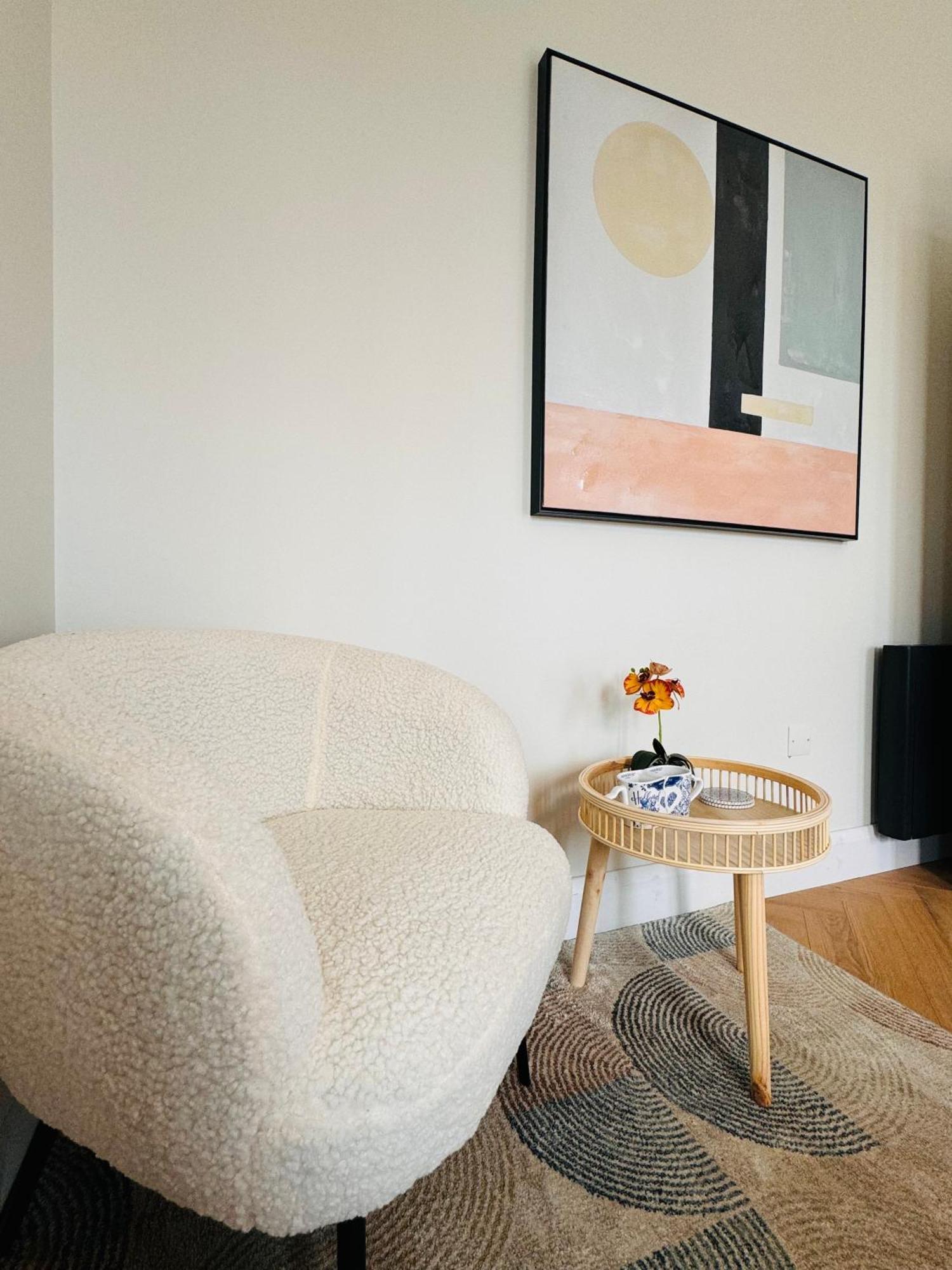 Finnstown Hall- Private Room In Shared Apartment With The Host 더블린 외부 사진