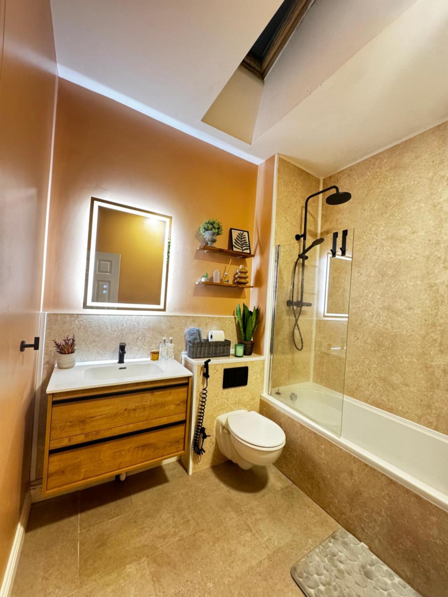 Finnstown Hall- Private Room In Shared Apartment With The Host 더블린 외부 사진